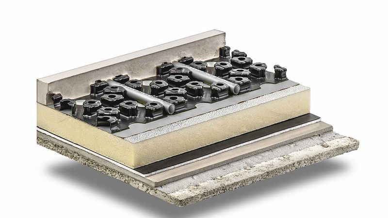 Aufbau des Dünnschichtsystems auf Wärmedämmplatte und Fließestrich: Die Aufbauhöhebeträgt mindestens 66 mm. (Bild: Kermi)