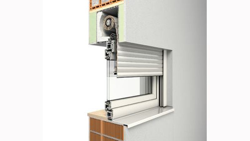 Für den Aufsatzrollladen muss die Wandöffnung entsprechend größer sein, sonst geht jede Menge Lichteinfall verloren. (Bild: Roma KG)