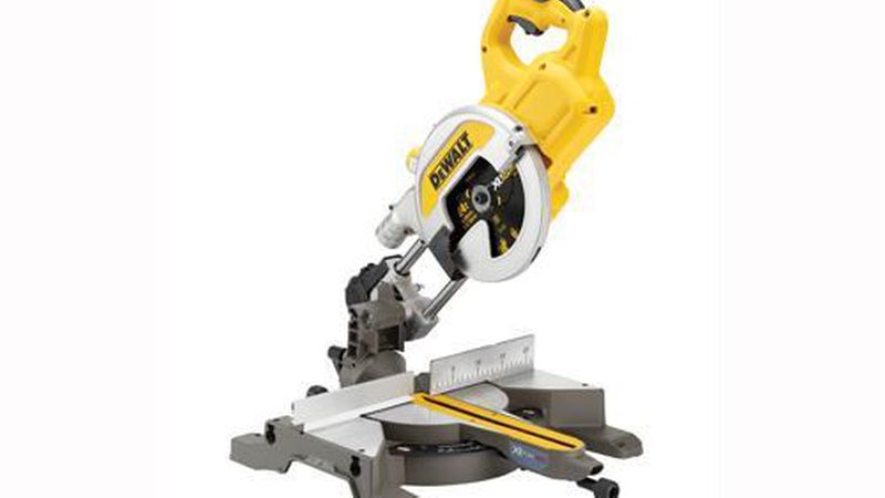 Auch stationäre E-Werkzeuge können mittlerweile mit Akku betrieben werden. Hier ist das Gewicht zweitrangig, es zählen die reinen Leistungswerte - DeWalt bis 54 Volt. (Bild: DeWalt)