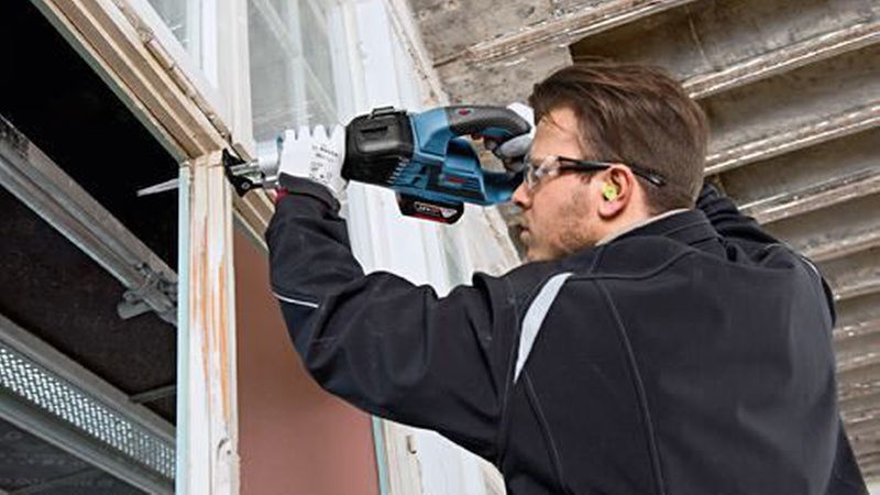 Die Säbelsäge ist hervorragend für Abbruch- und Demontagearbeiten geeignet. (Bild: Bosch)