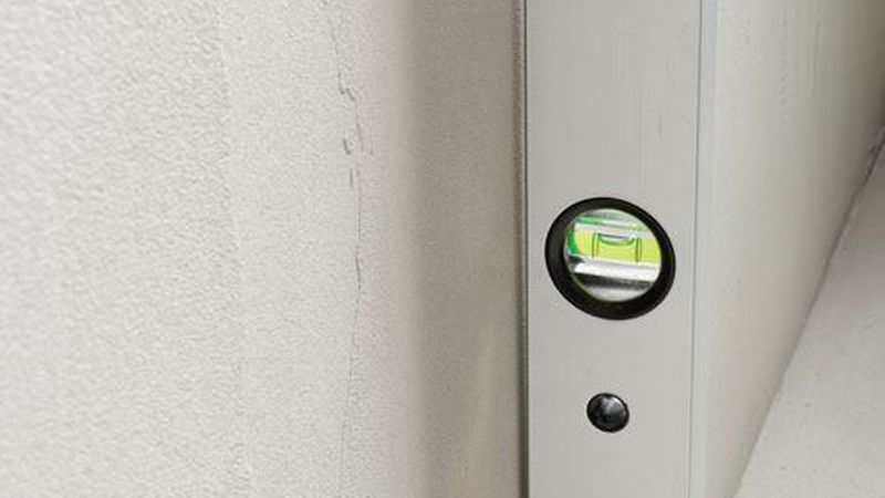 Wandfläche vor dem Ausgleich.Bild: Ardex