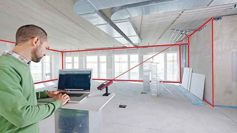 Laser-Distanzmesser können mit entsprechendem Zubehör auch für kompliziertere Aufmaßarbeiten genutzt werden. (Bild: Leica)