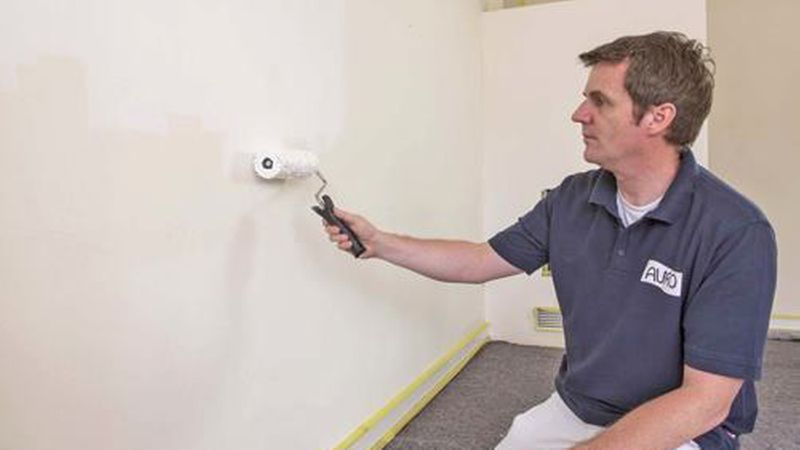 Kalkfarben sind hochalkalisch und eine gute Schimmelprophylaxe. (Bild: Auro AG)