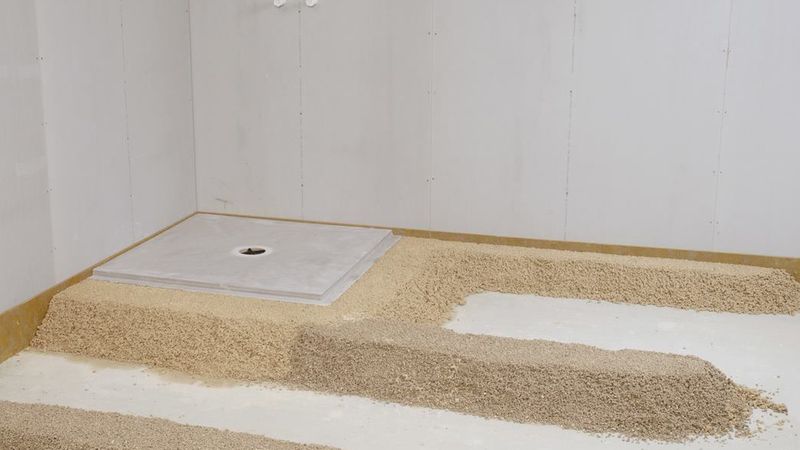 Lässt man die ausnivellierten Dämme anziehen, dienen sie als Lehre für den Ausgleich dazwischen.(Foto: Fermacell)