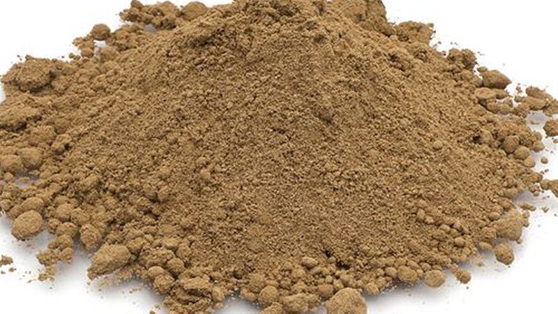 Lehm wird immer als trockenes Pulver geliefert. (Bild: Lesando)