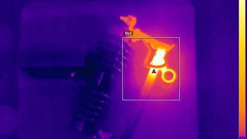 Fokussierte Wärmebildaufnahme mit Maximaltemperatur Tmax = 89,7 °C (Bild: Flir Systems)