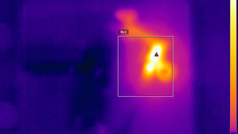 Nicht fokussiertes Wärmebild mit Maximaltemperatur Tmax = 73,7 °C (Bild: Flir Systems)