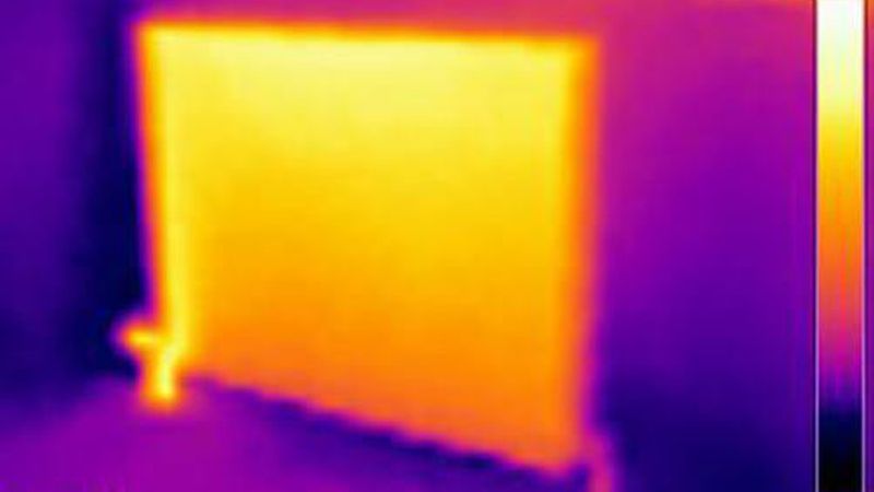 Derselbe Heizkörper aus derselben Entfernung … (Bild: Flir Systems)