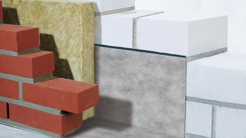 Als L-Sperre bezeichnet man eine L-förmig angeordnete bahnenförmige Abdichtung. Hier „Delta Protekt“ von Doerken. (Bild: Doerken)