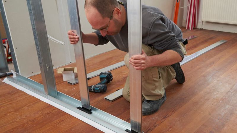 Viele Verbindungen von modernen Schiebetüren werden lediglich gesteckt.(Foto: Knauf)