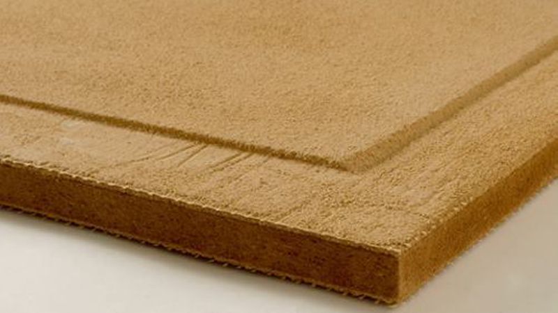 Lehmbauplatten für den Trockenbau bieten eine Spachtelkante für das Einbetten der Bewehrungsstreifen. (Bild: Naturbo GmbH)