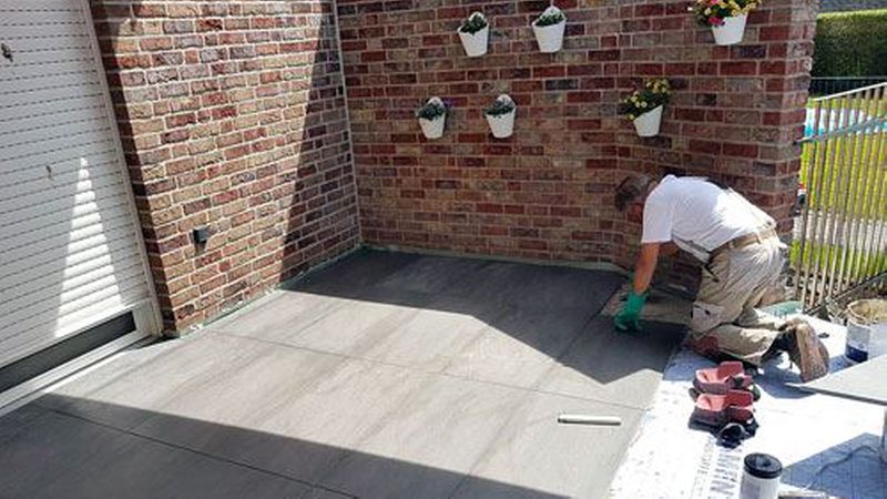 Das Spezialsystem eignet sich auch für die Verlegung von Großformaten. Bild: Botament