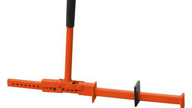 Terrassendielenspanner bieten eine robuste Stahlkonstruktion, um die oft widerspenstigen Holzdielen kraftsparend in die Flucht ziehen zu können. Gute Exemplare sind mit einem integrierten Abstandhalter ausgestattet. Bild: Heco