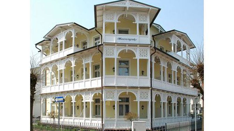 Ist das Holz durch konstruktive Maßnahmen dauerhaft gegen Auffeuchtung geschützt, können die damit konstruierten Gebäude Jahrhunderte überdauern. Bild: Hans Schmidt