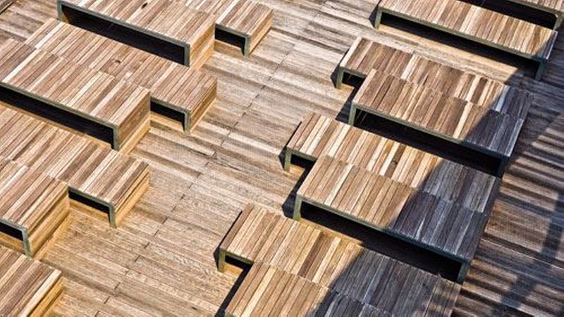 Terrassendielen aus Verbundwerkstoffen sind eine Alternative zu klassischen Holzdielen. Bild: Naturinform