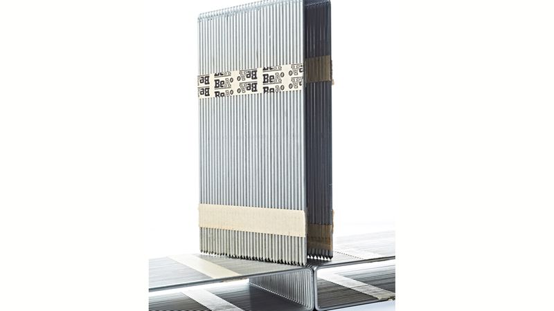 Mit Klammern wie der BeA Type 346 können Dämmstoffplatten bis zu einer Stärke von 160 mm befestigt werden. (Bild: Behrens Group)