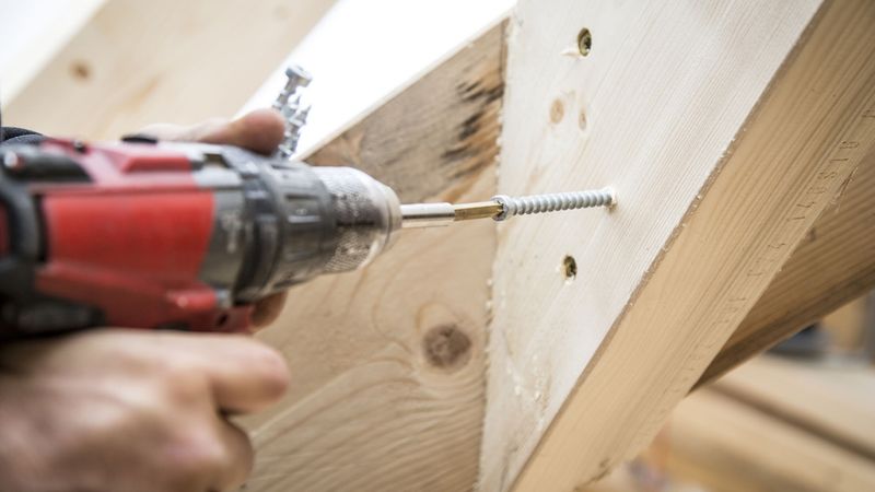 Der Zylinderkopf ist vollständig im Holz versenkbar, der Zusammenzieh-Effekt ist trotzdem gegeben. Bild: Heco