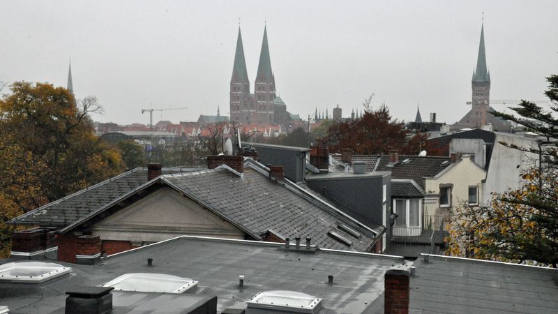 Die Türme der Marienkirche (Mitte) werden saniert, um durch früheren Sanierungsmaßnahmen verursachte Schäden zu beheben. Quelle: B+B Bauen im Bestand/M. Henke
