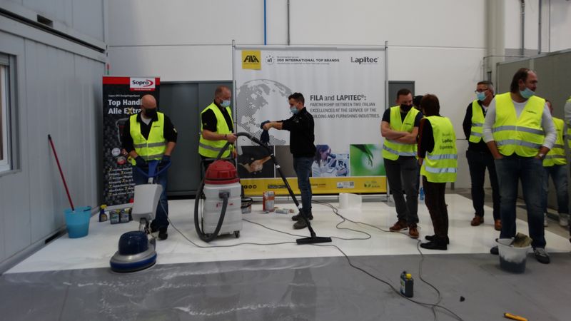 Für die Teilnehmer stand unter anderem ein Werksbesuch bei Lapitec auf dem Programm.