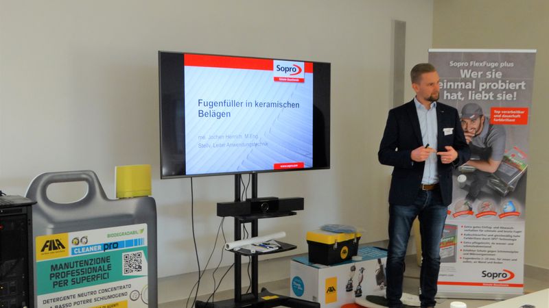 Jochen Henrich, Stellvertretender Leiter der Anwendungstechnik der Sopro Bauchemie GmbH, referierte zum Thema Fugenmörtel.