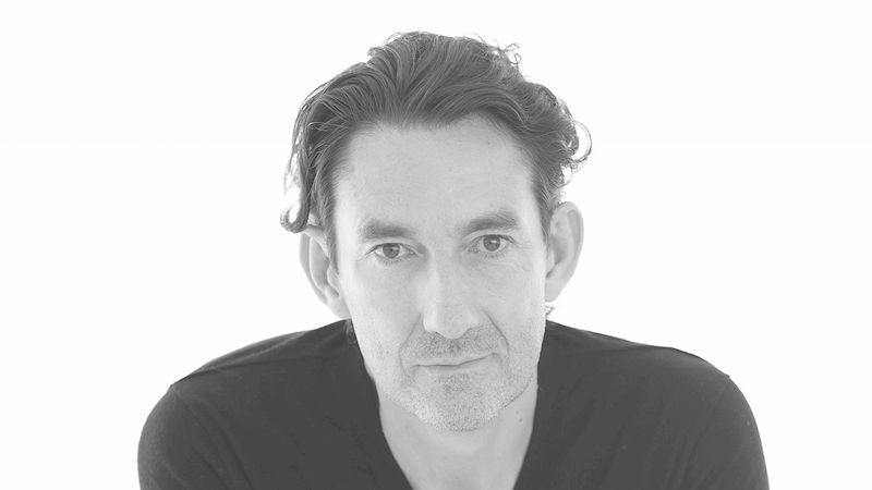 Gwenaël Nicolas entwarf das neue globale Shopkonzept der Versace wie ein malerisches Tableau.