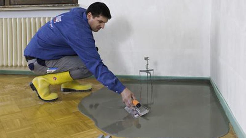 Auch bei Sperrholz- oder Multiplexplatten sind die Kanten besonders empfindlich. Freiliegende Kanten sollten deshalb mit einem Holzsiegel oder Epoxidharz abgedichtet werden. (Bild: Finnforest)