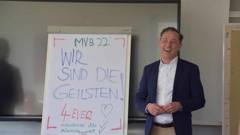 Robert Jahrstorfer hatte mit den Teilnehmenden des jetzigen Kurses zum Mobile Vertriebsberater Fliese eine Menge Spaß.
