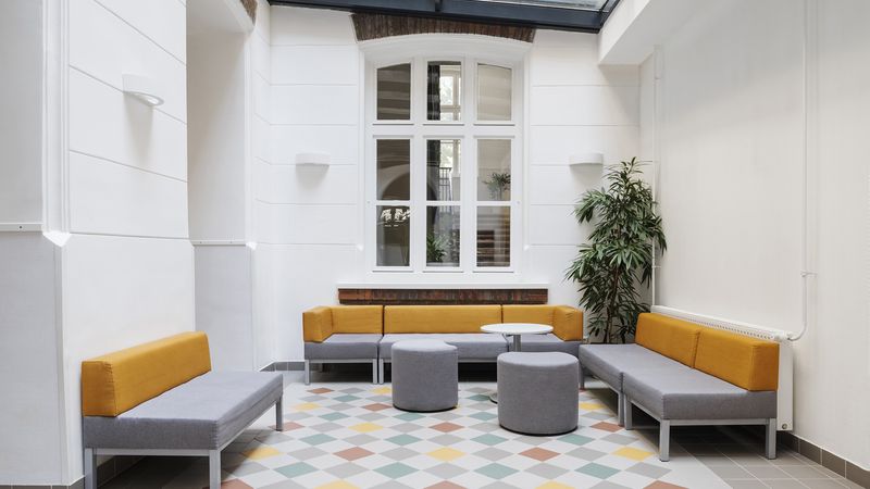 Die Pastell-Töne in der historischen Bausubstanz der Budapester Szent Gellèrt Schule (1. Platz) sollen die Betrachter für Gestaltung und Geschmack sensibilisieren.