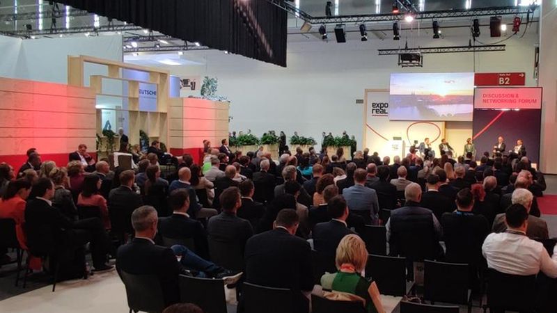 Volles Haus bei der Paneldiskussion "Urbaner Wandel in Köln".