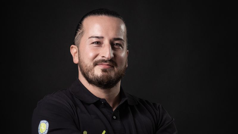 Taki Keser ist neuer Gebietsleiter für das Gebiet um Aachen, Euskirchen und Teile der Eifel. Damit verstärkt er das Verkaufsteam rund um Peter Busse in Nordrhein-Westfalen. Der gelernte Groß- und Außenhandelskaufmann war jahrelang als Regionalmanager tätig und bringt viel Erfahrung in der Beratung und dem Verkauf von Verlegeprodukten für Fliesen und Naturstein mit.	<br>				 			 		