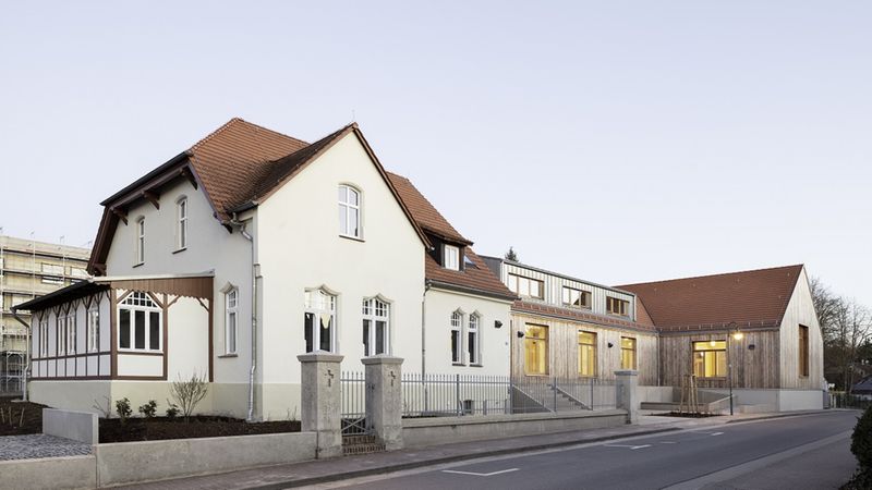 Kirchenkreiszentrum Lehnin (Kloster Lehnin) mit historisch sensibler Erweiterung in Holz