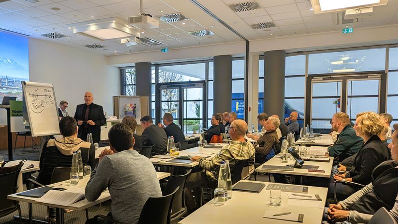 RA Goetz Michaelis referierte u.a. zu den Mitwirkungspflichten des Auftraggebers.