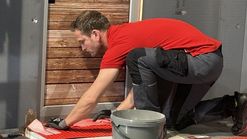 Praxiszirkel 3 – Abdichtungen/Bautenschutz: Übergänge von einem Fenster in den Raum müssen gut abgedichtet werden.