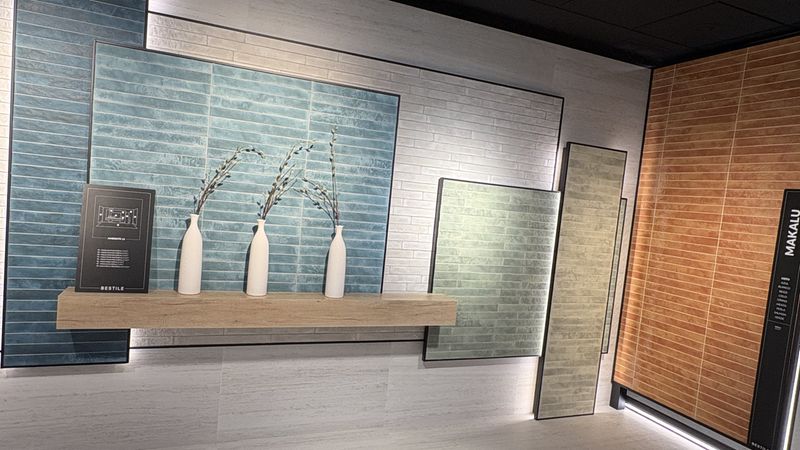 Bei Bestile wurde Farbe gezeigt – unter anderem bei größeren Metrofliesenformaten.