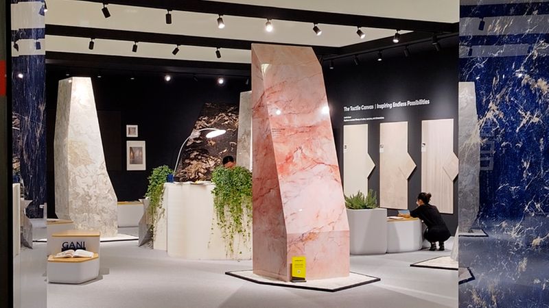 Marmoroptik gab es unter anderem von Gani Marble Tiles aus China.