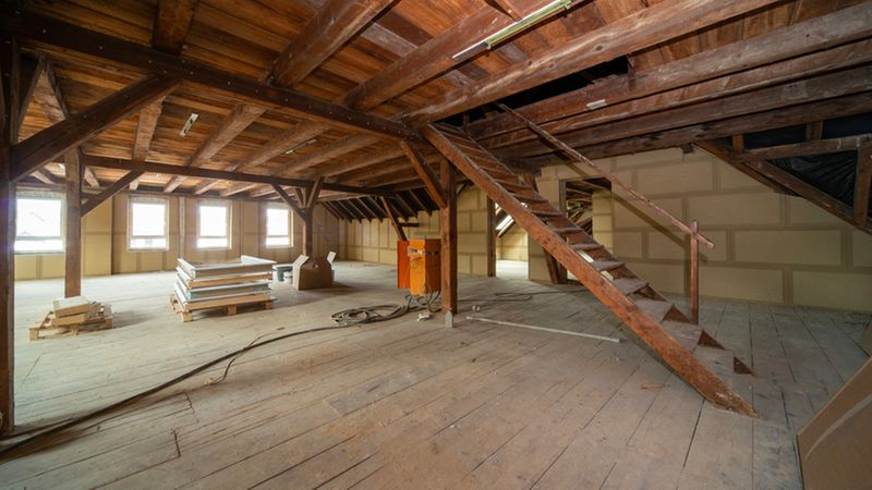 Das aus dem 19. Jahrhundert stammende Gebäudeensemble wurde bis auf die Außenmauern und das Fachwerk zurückgebaut.