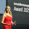 Moderatorin Katharina Kleinfeldt auf der Bühne des immobilienmanager-Awards